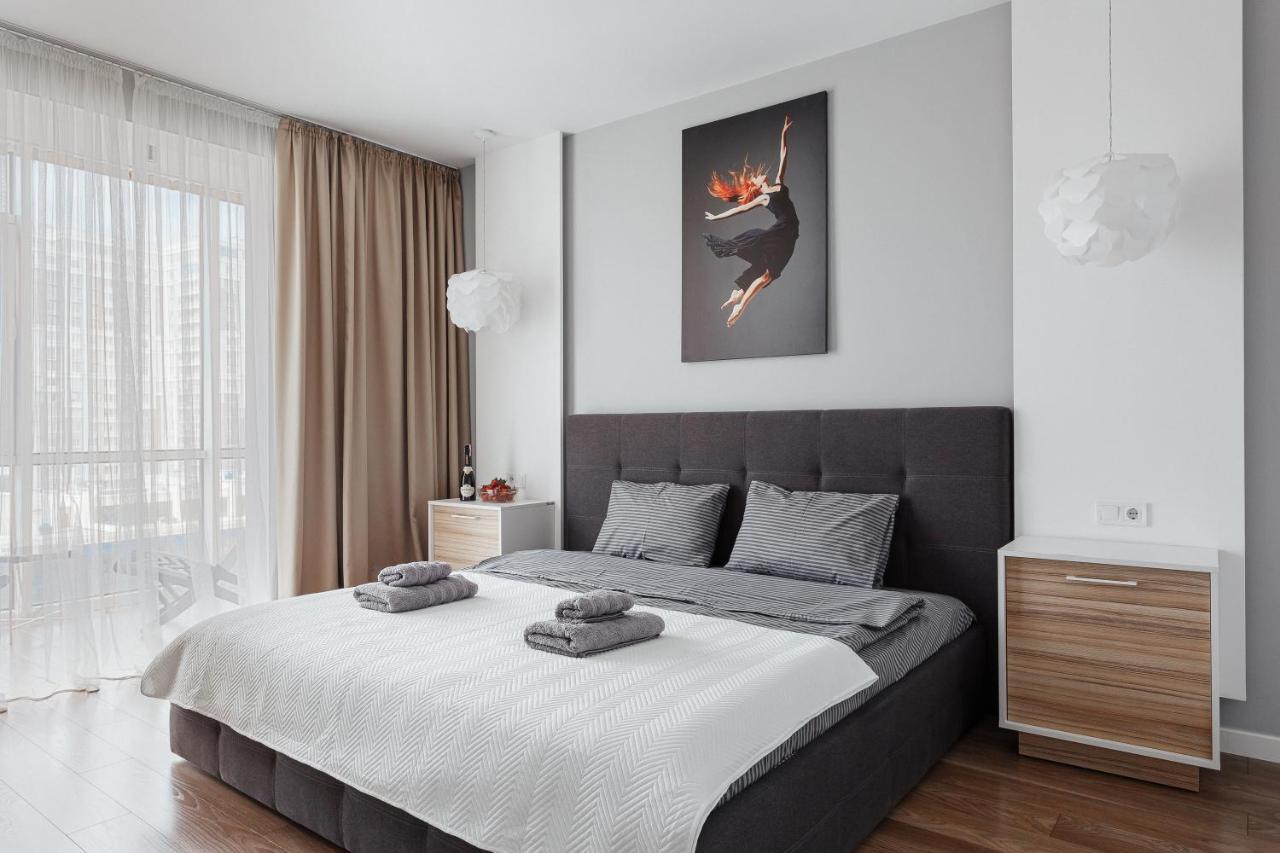 White Apartment In 12 Floor Odesa Exterior photo